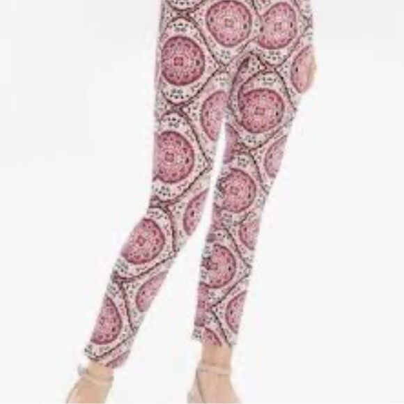 Chico's Pink and White Leggings with Medallion Print SO SLIMMING size 8 - Picture 1 of 6